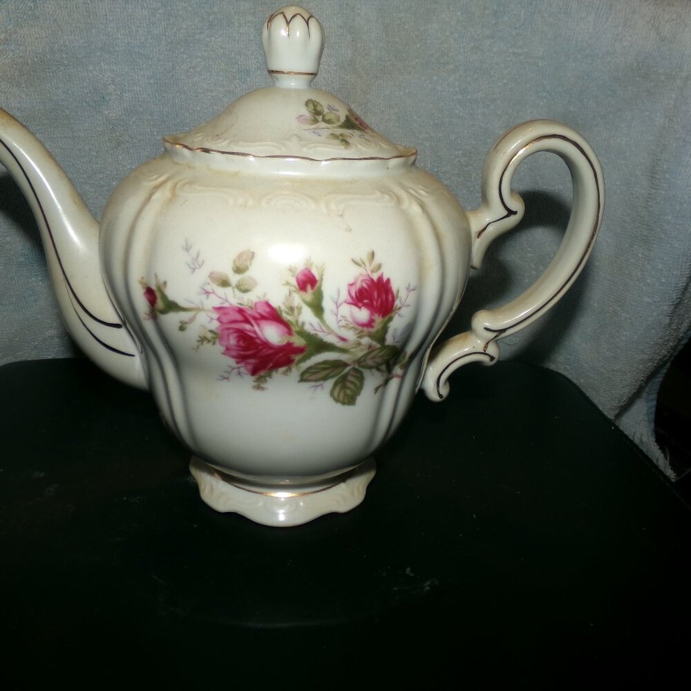 vintage fine china royal rosetea pot.
